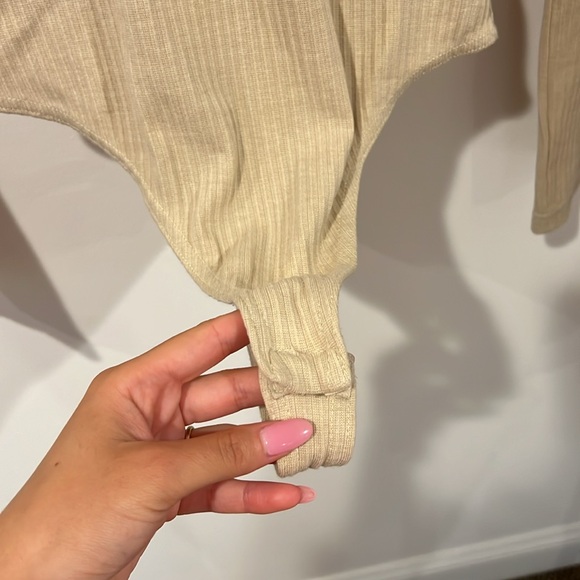 Misguided tan long sleeve bodysuit size 6 - Picture 3 of 5
